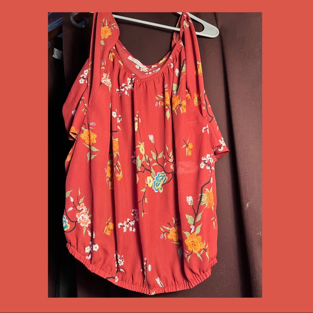 (Floral top )